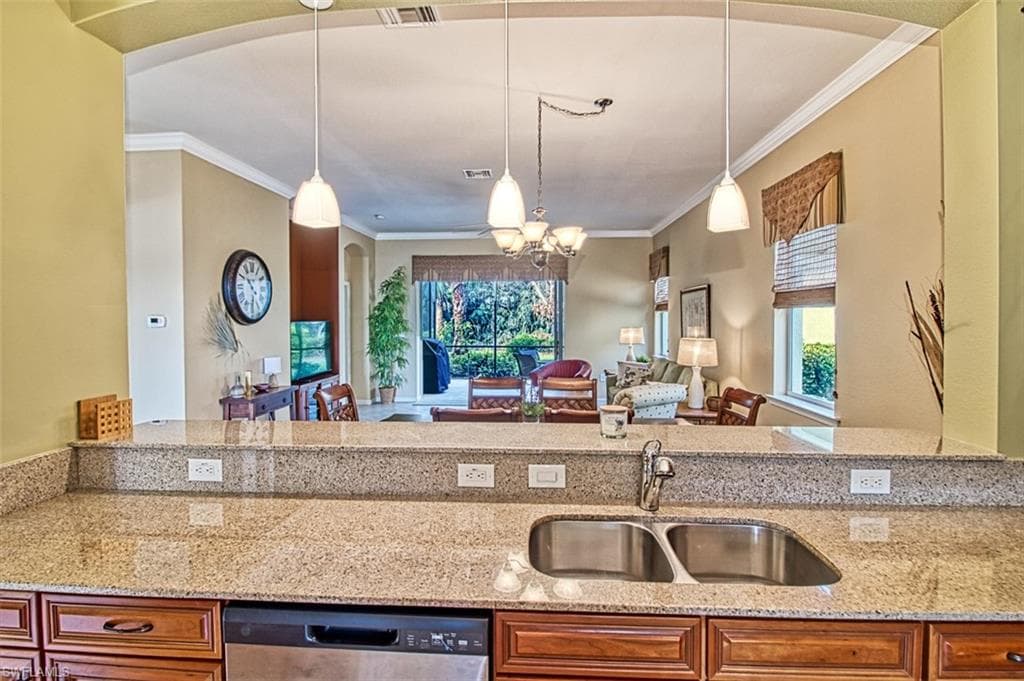 3460 Lakeview Isle CT-19