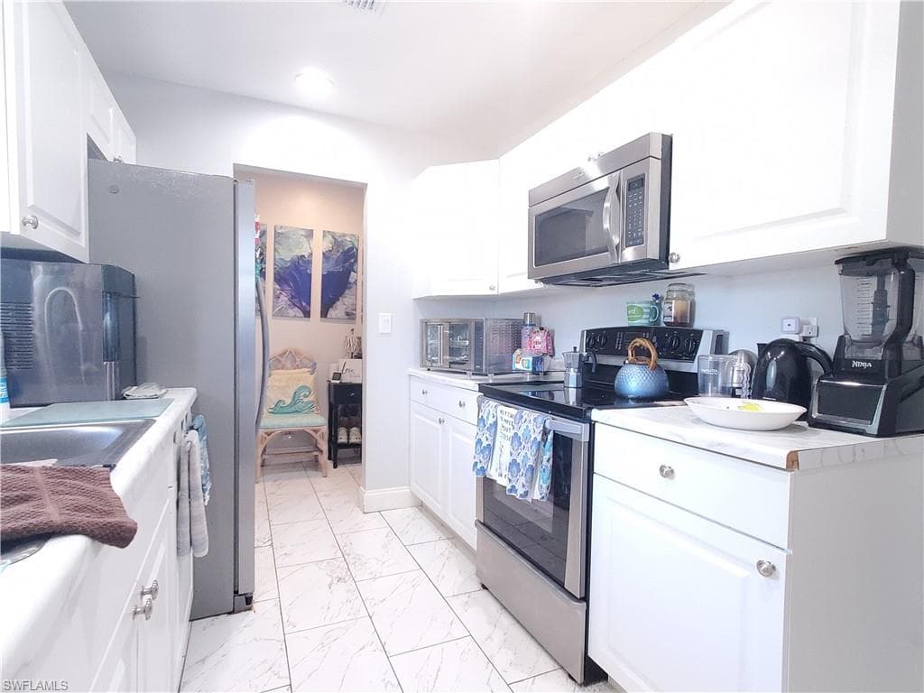 306 Hollywood ST-4
