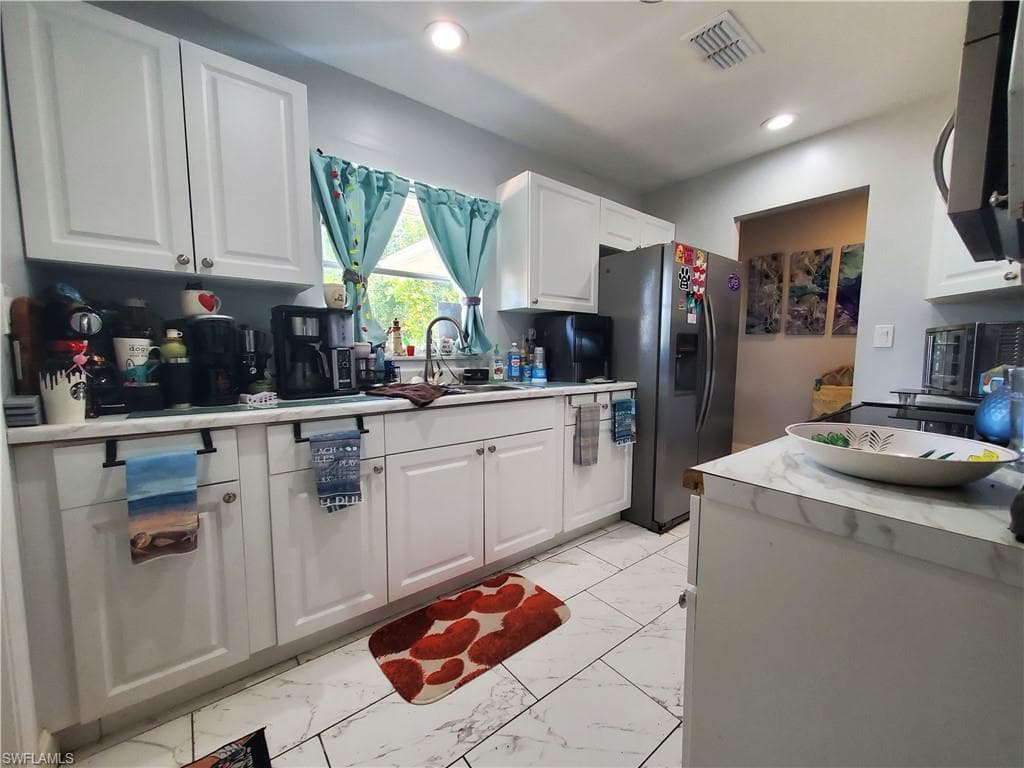 306 Hollywood ST-3