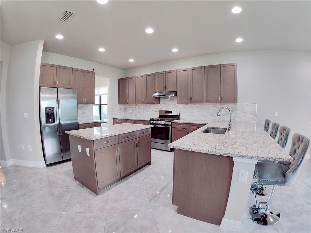 4716 Kensington CIR-5