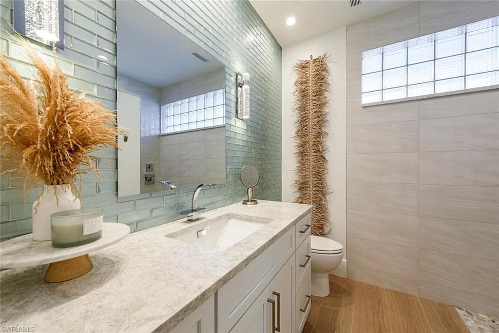 452 Willet AVE-12