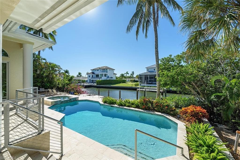 452 Willet AVE-18