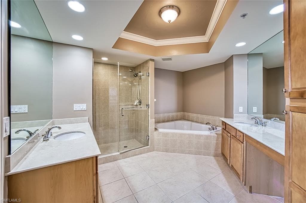 2090 W 1st ST G1607-32