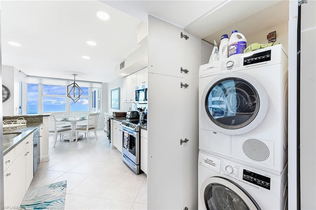 5550 Heron Point DR 1702-14
