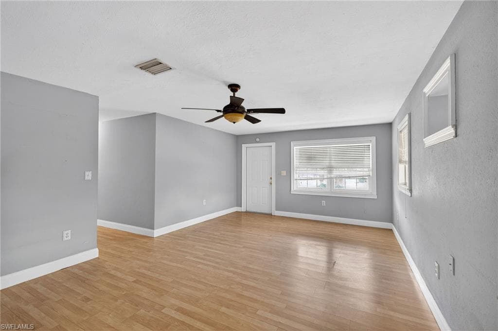 915 Hibiscus LN-16