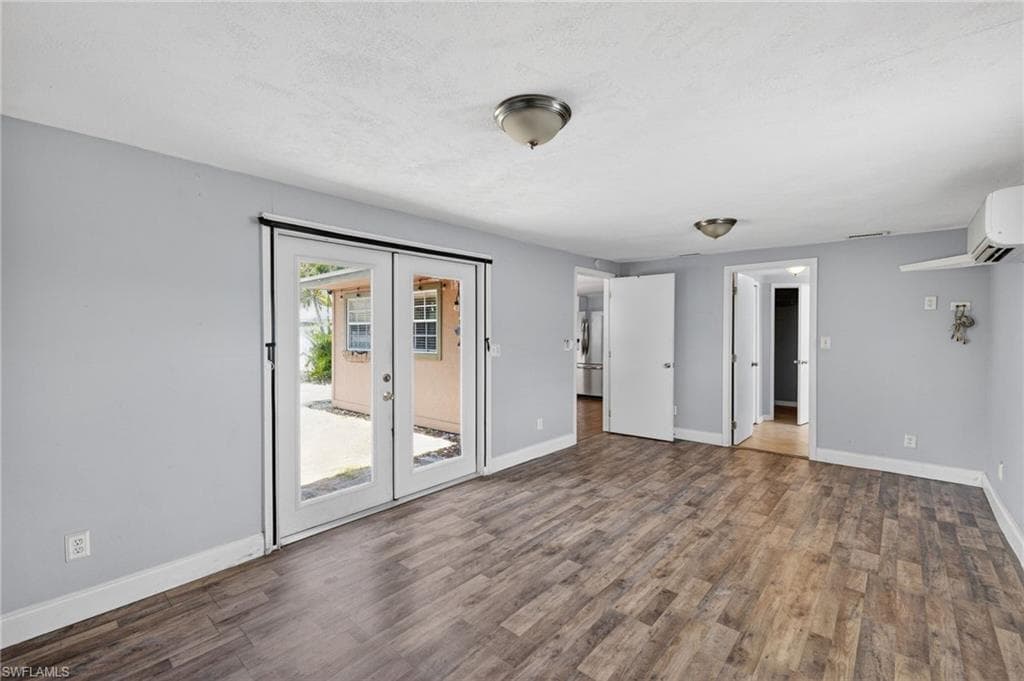915 Hibiscus LN-21