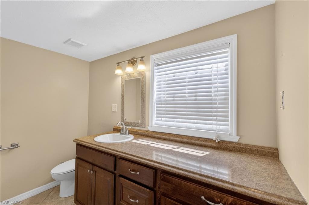 915 Hibiscus LN-23