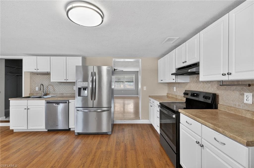 915 Hibiscus LN-13