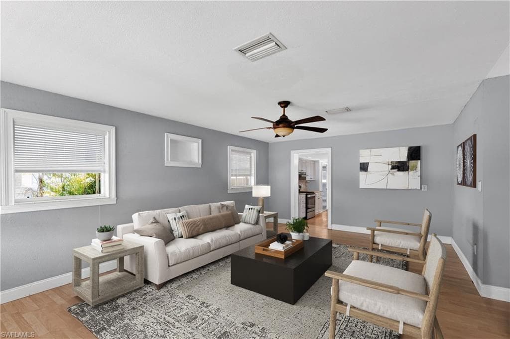 915 Hibiscus LN-17
