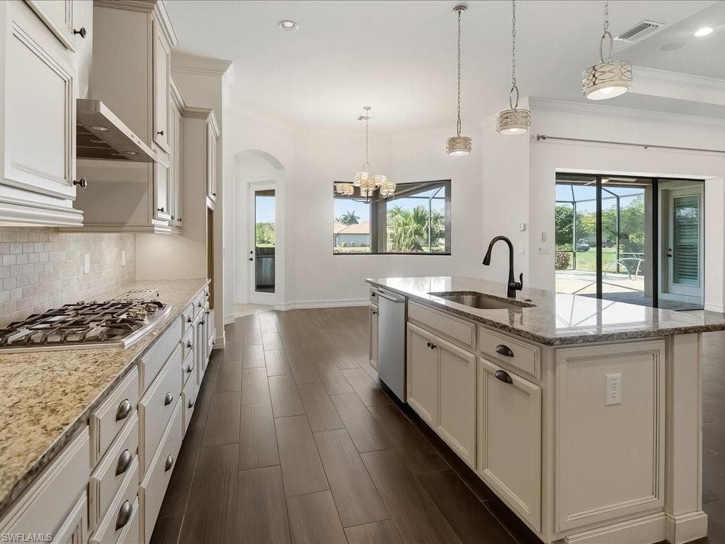 1546 Mockingbird DR-13