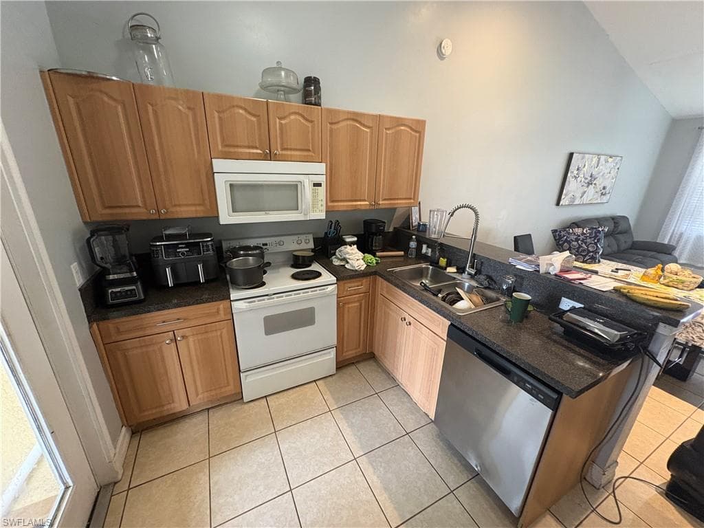 2500 Storter AVE-19