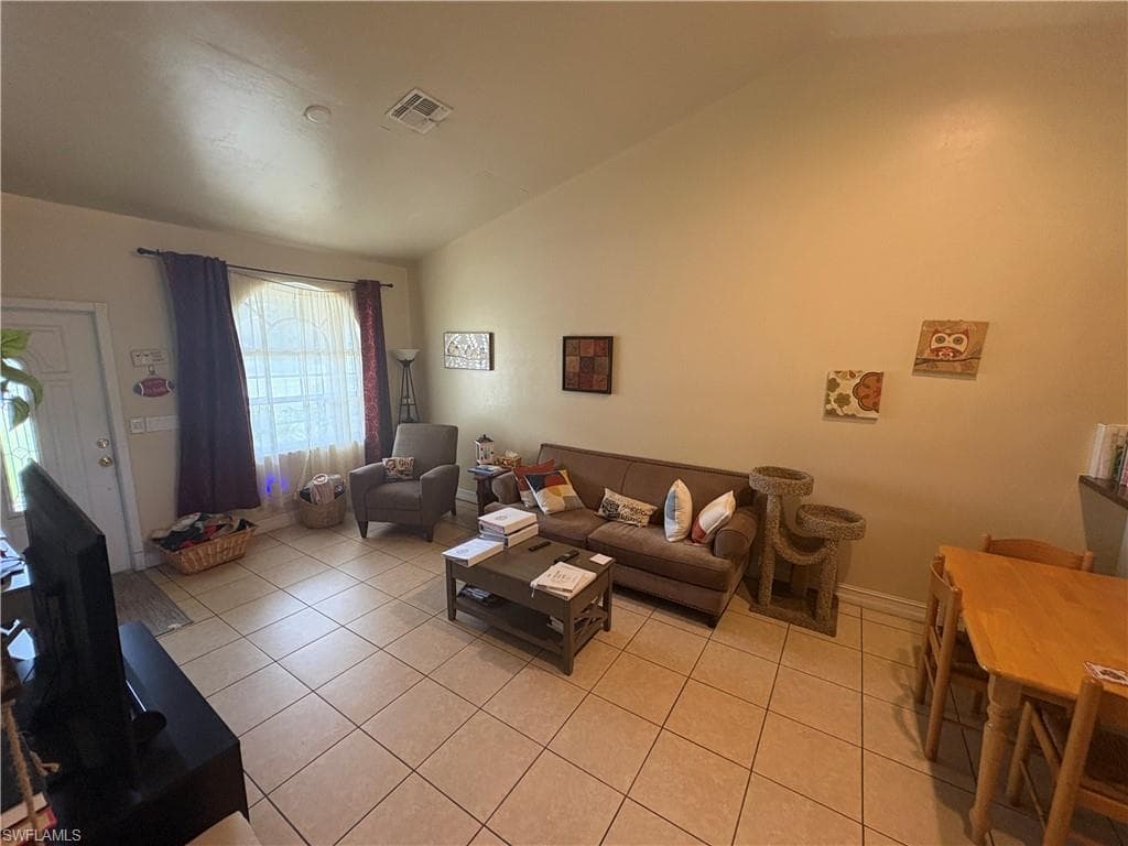2500 Storter AVE-10