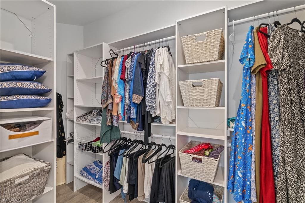 9637 Montelanico LOOP 104-16