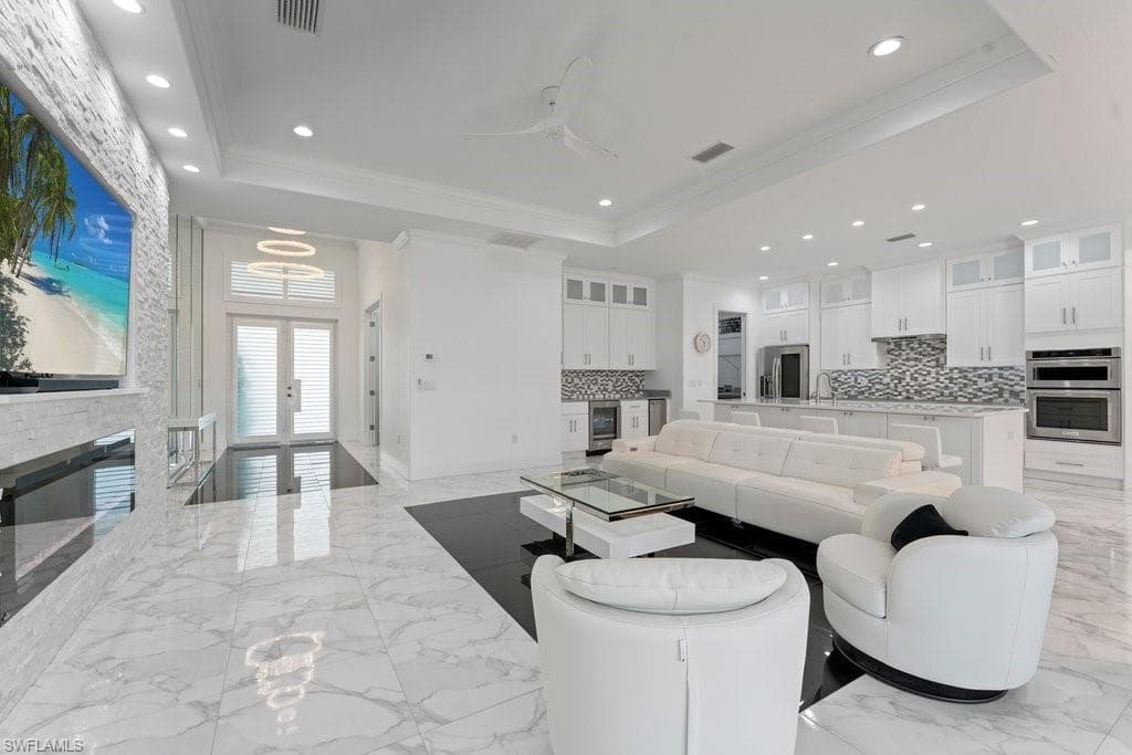 21 SW 21st ST-16