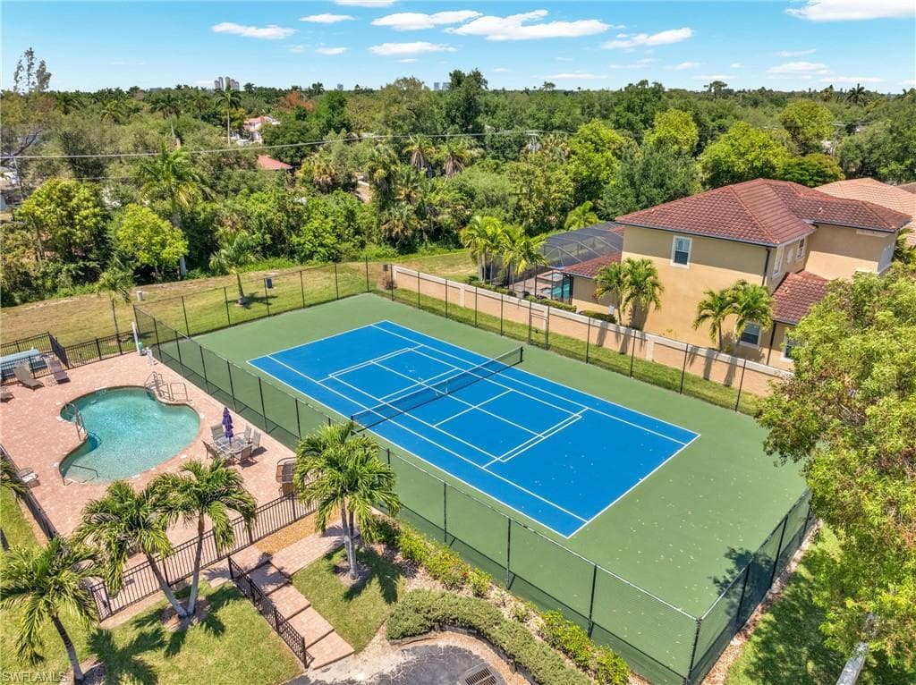1443 Larkspur DR-41