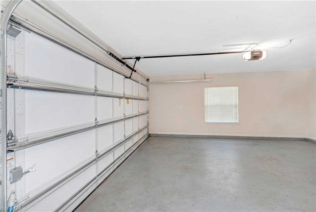 1443 Larkspur DR-46