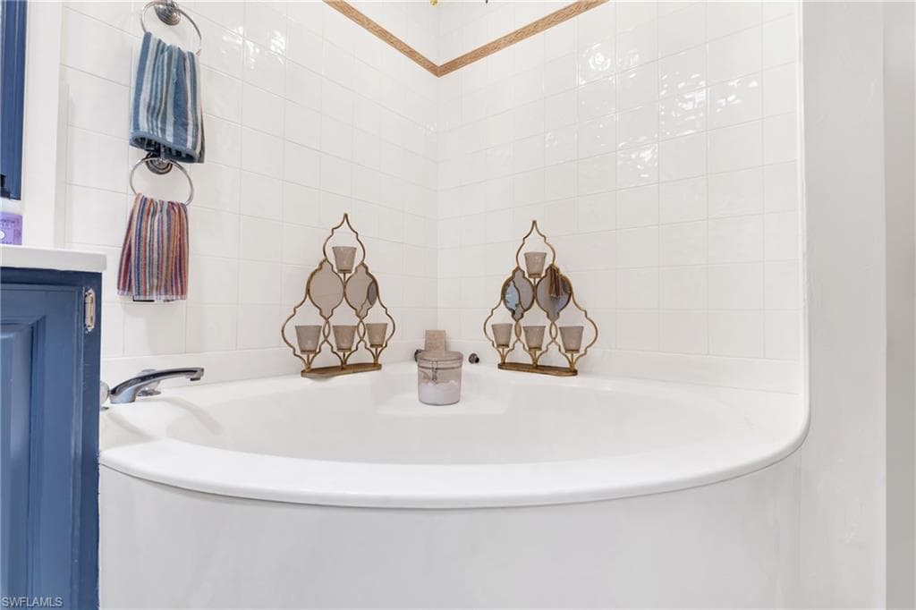 1443 Larkspur DR-25