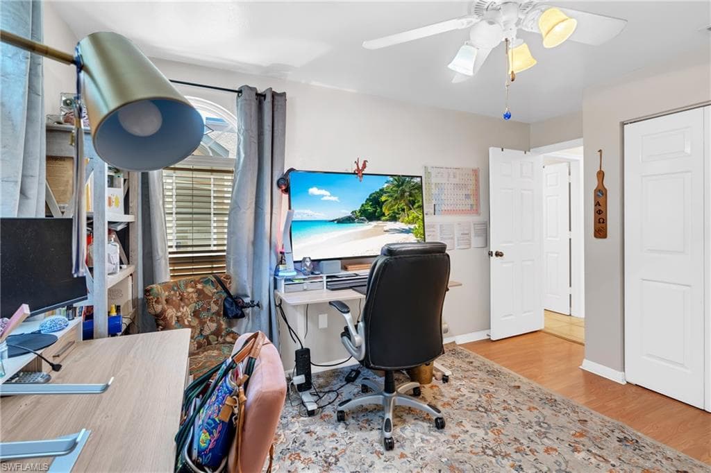 1443 Larkspur DR-27