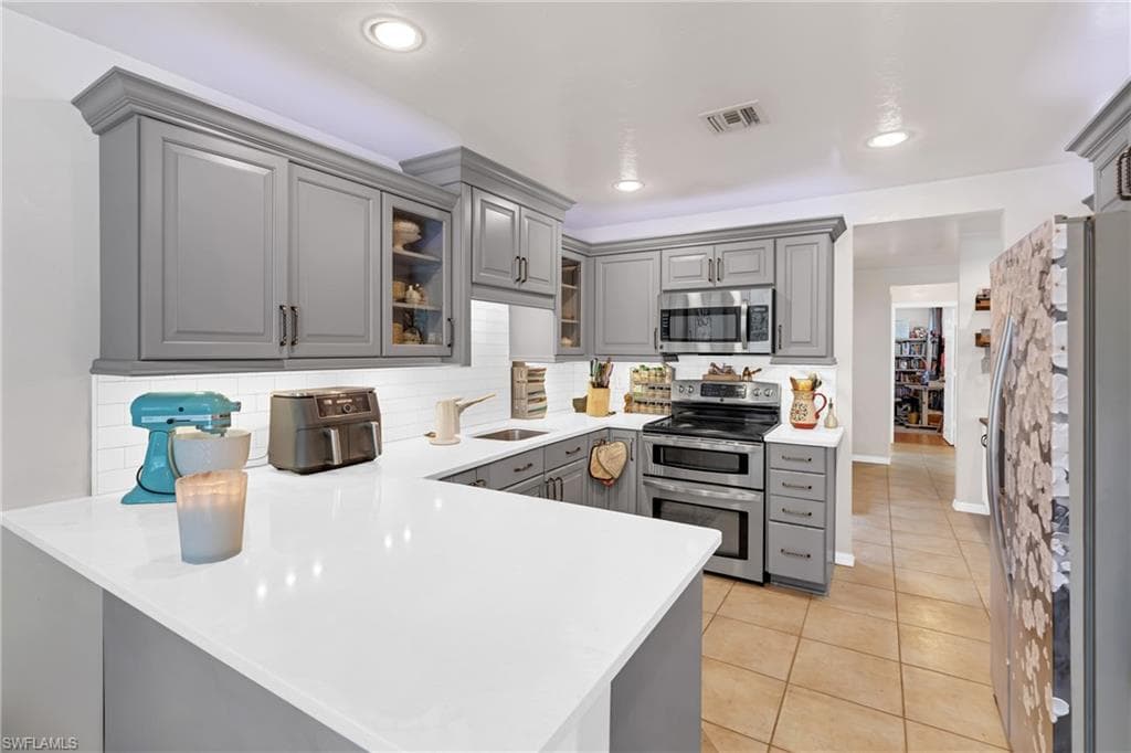 1443 Larkspur DR-17