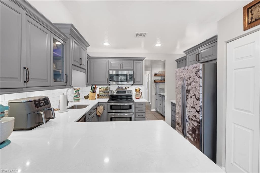1443 Larkspur DR-18