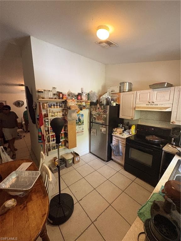 3123 Pine Tree DR-20