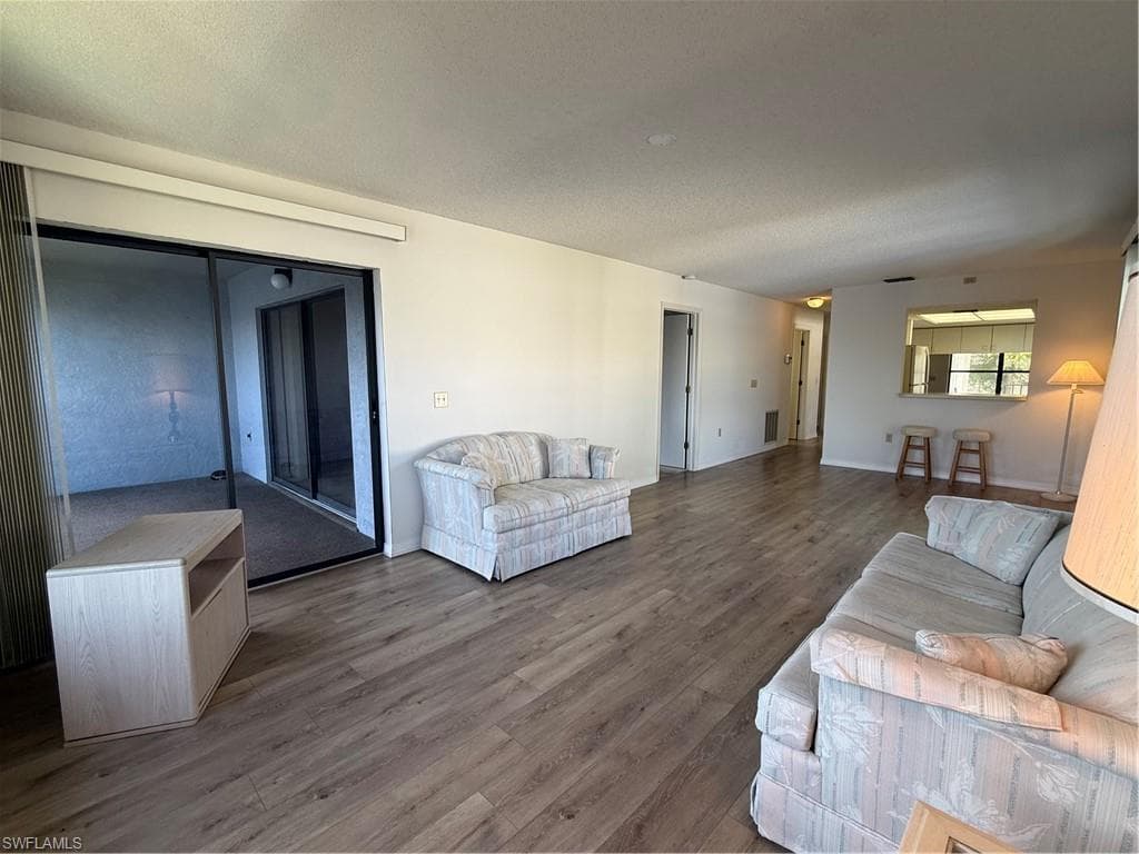 123 SW 47th TER 201-25
