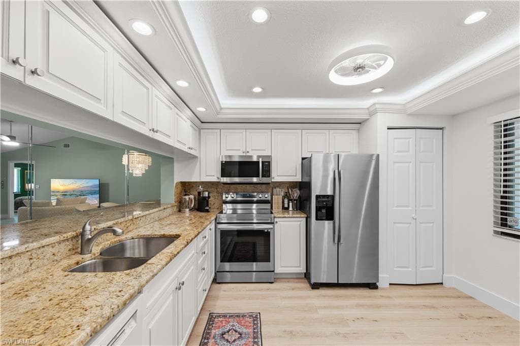 5741 Deauville CIR F301-2