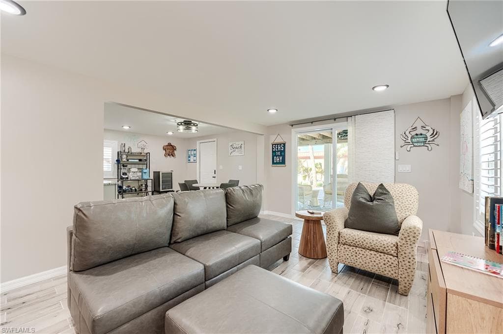 114 Lovers LN-6