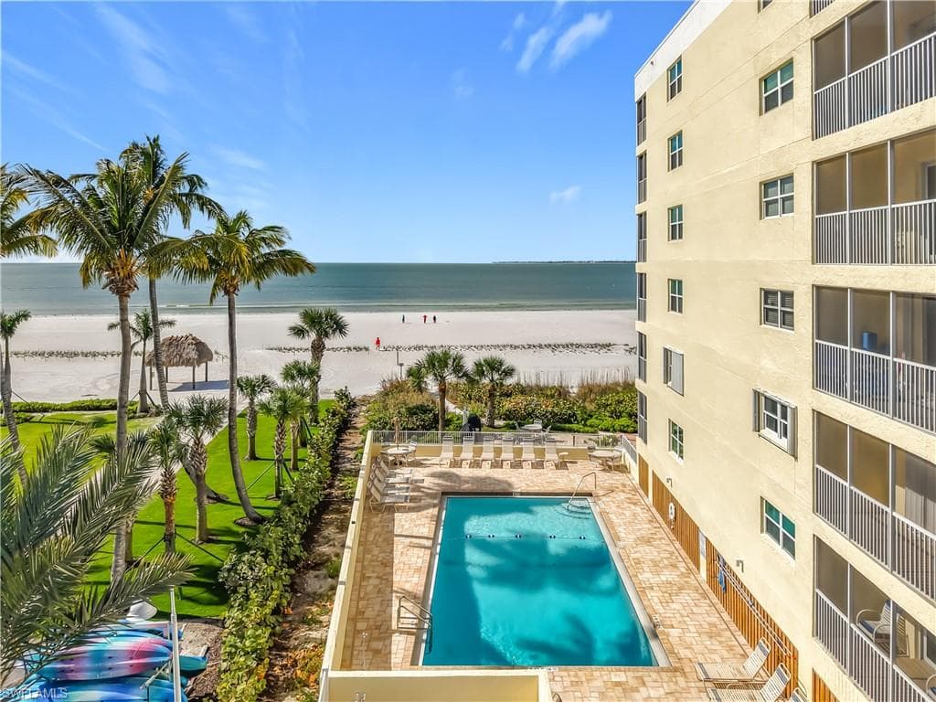 100 Estero BLVD 332-15