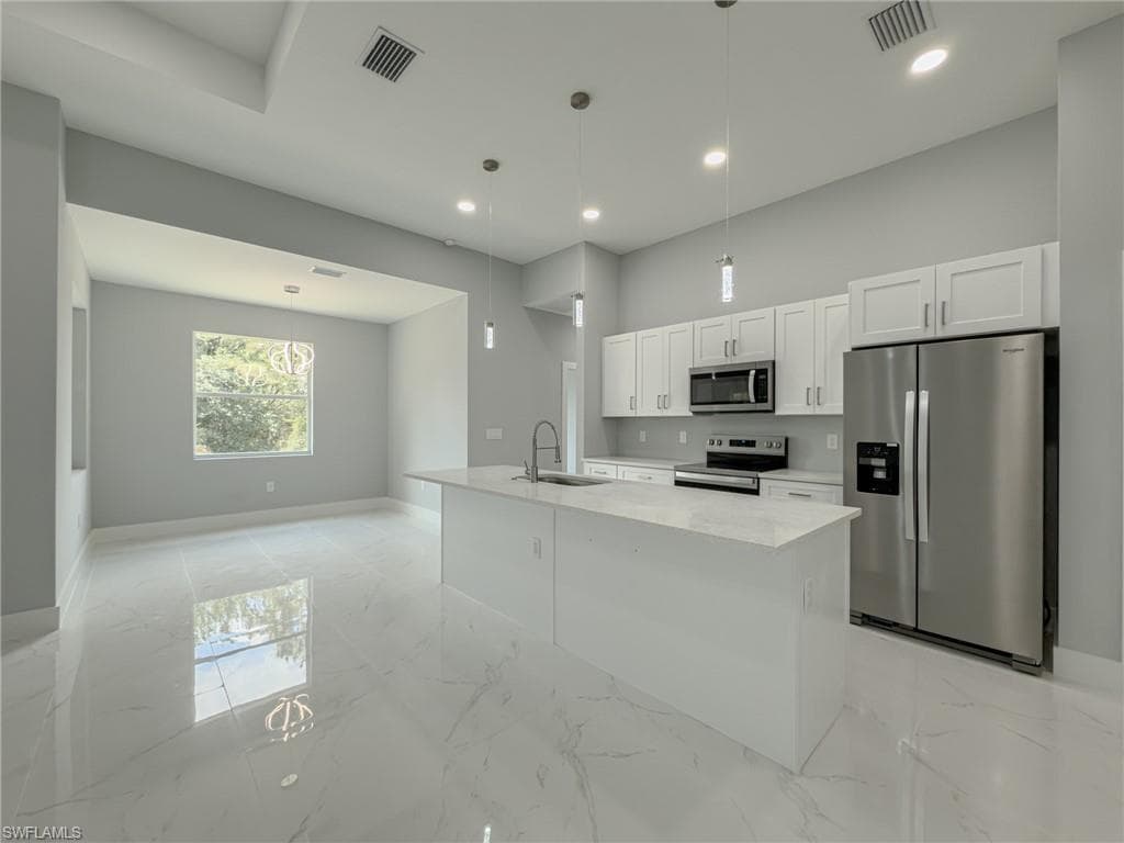 438 Raymer ST-4