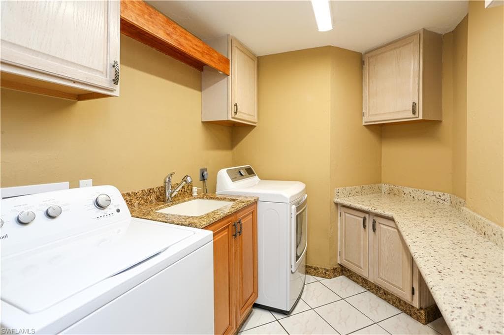 1040 Moon Lake DR-21
