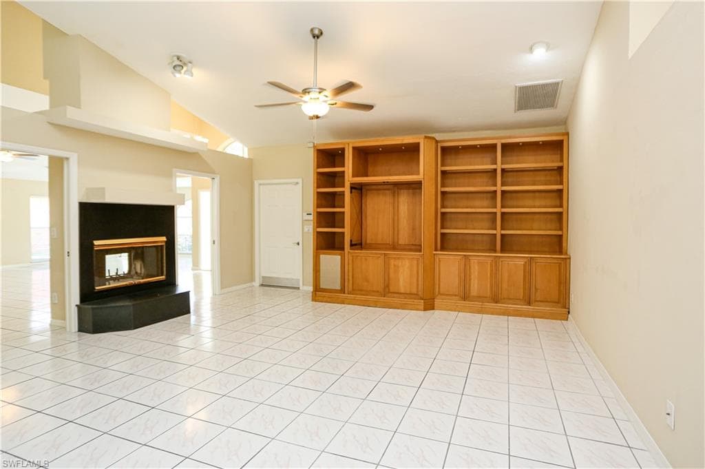 1040 Moon Lake DR-6
