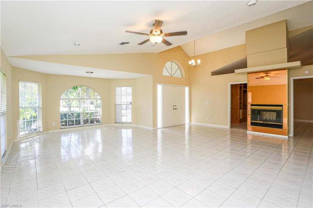 1040 Moon Lake DR-4