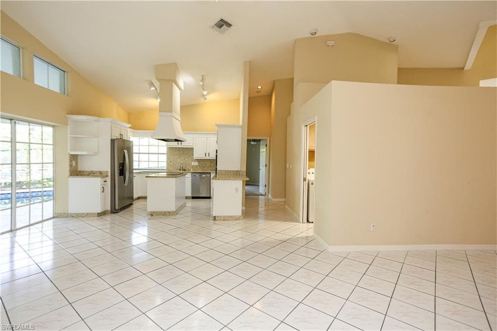 1040 Moon Lake DR-8