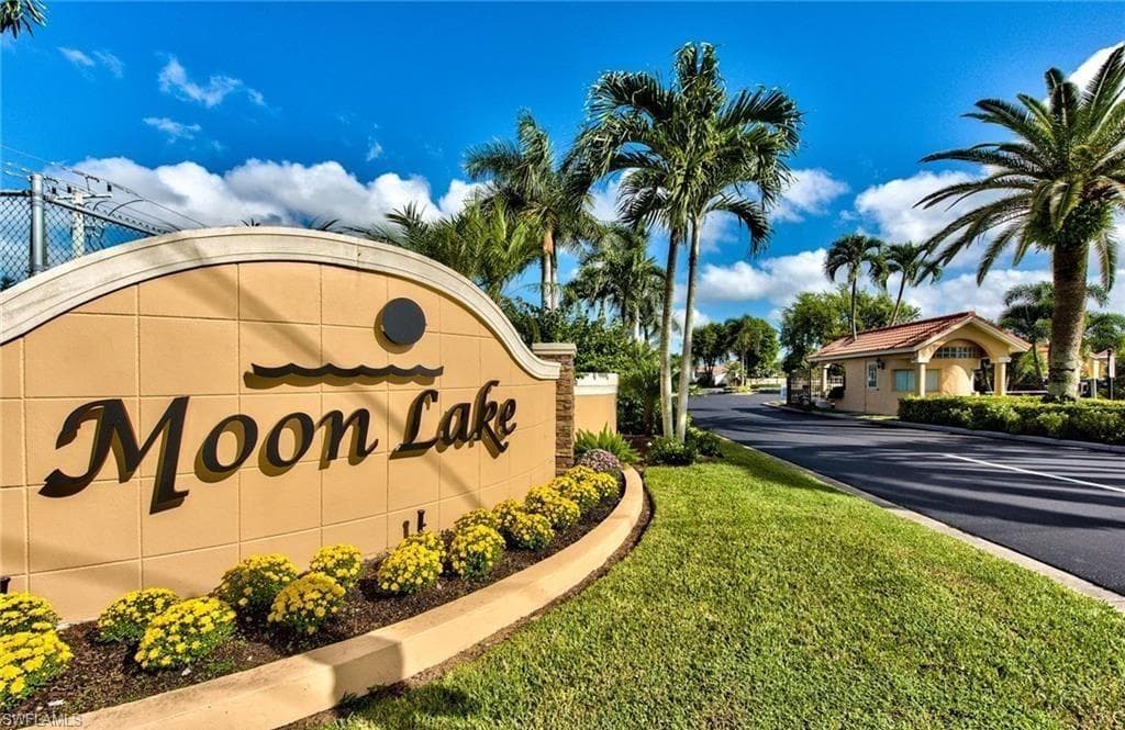 1040 Moon Lake DR-29