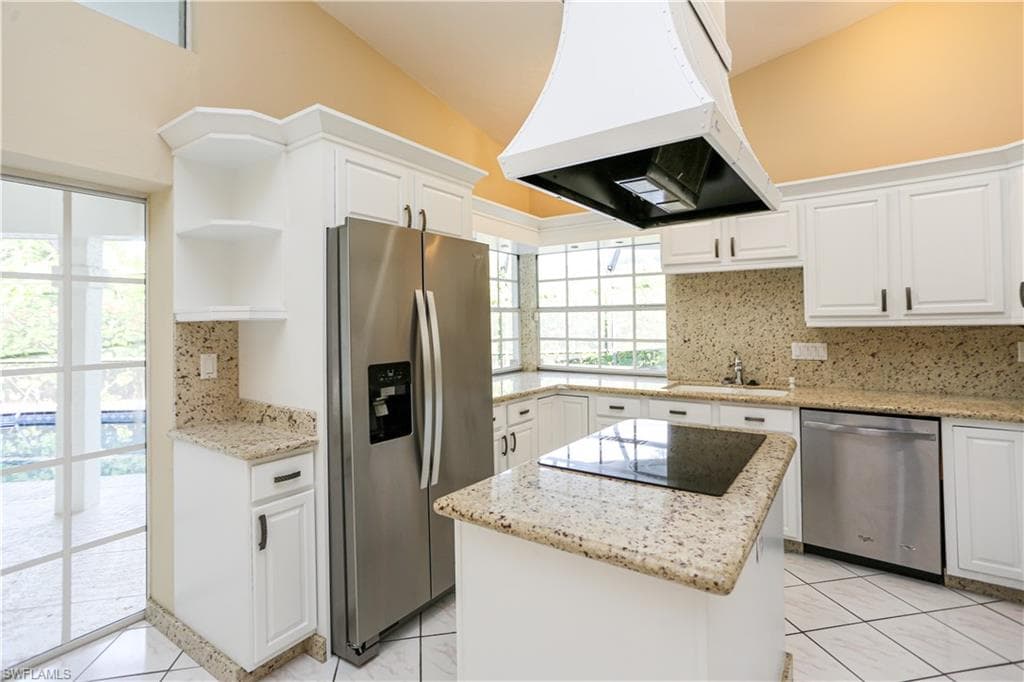 1040 Moon Lake DR-9