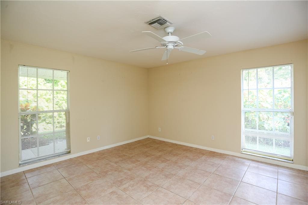 1040 Moon Lake DR-13