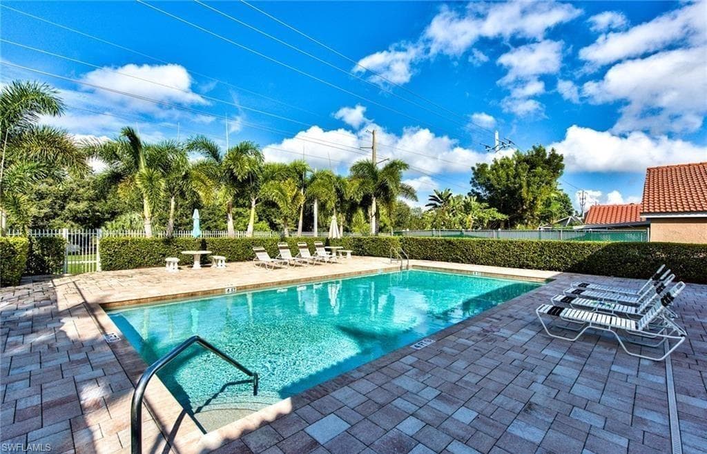1040 Moon Lake DR-30