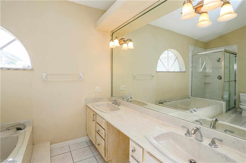 1040 Moon Lake DR-20