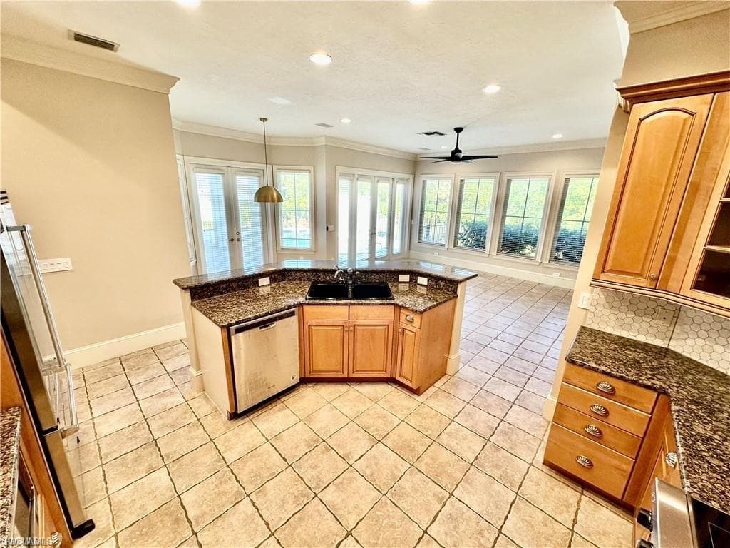 10020 Magnolia Pointe-12