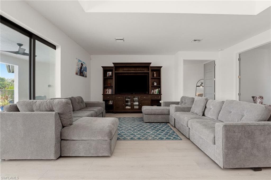22833 Yellow Button LN-12