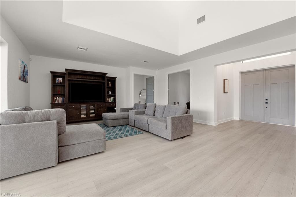 22833 Yellow Button LN-13