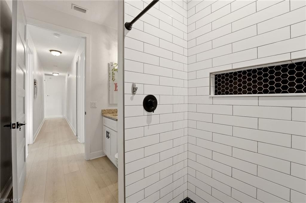 22833 Yellow Button LN-36