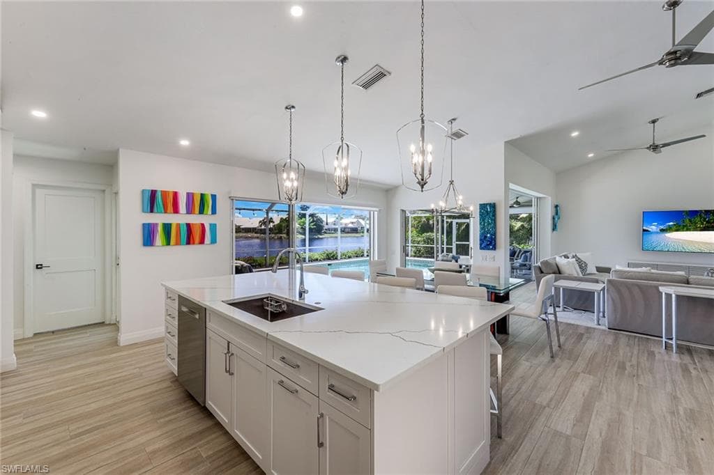 3803 Essex PL-8