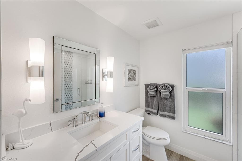 3803 Essex PL-37