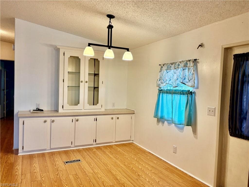 3134 Linwood DR-16