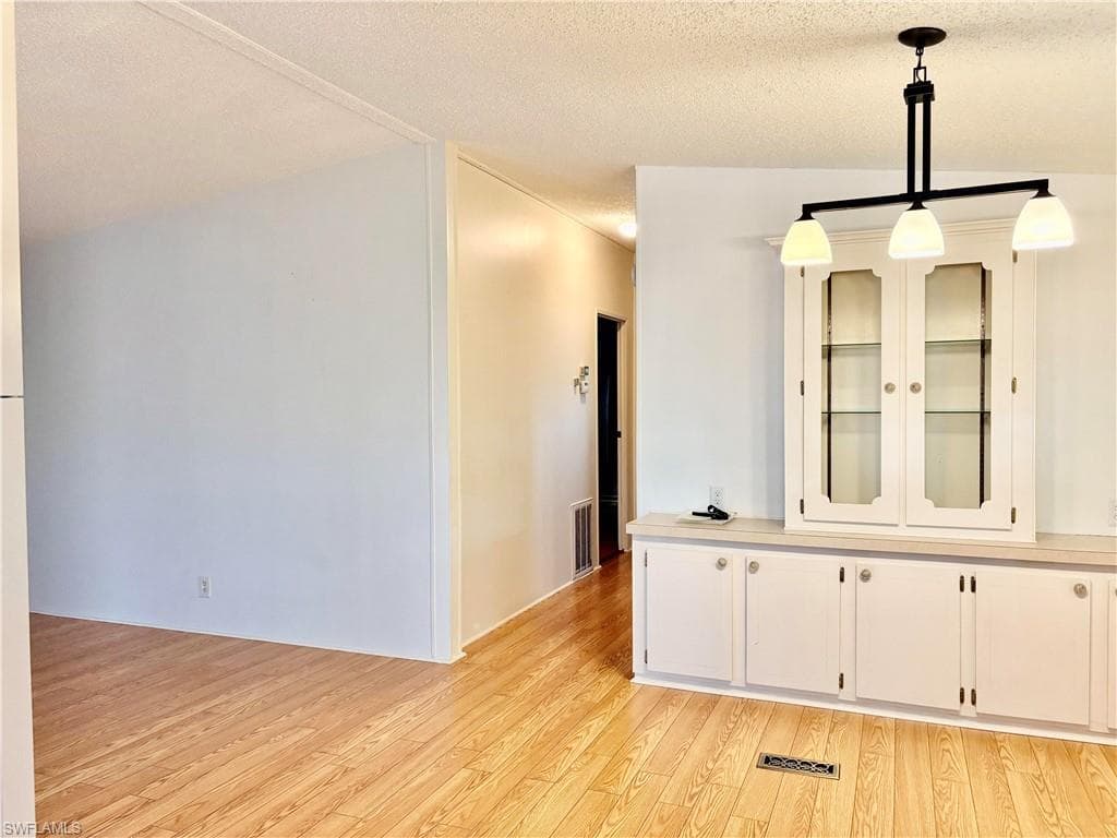 3134 Linwood DR-15