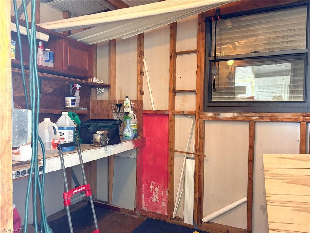 3134 Linwood DR-25