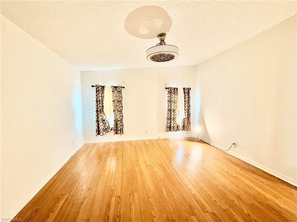 3134 Linwood DR-19