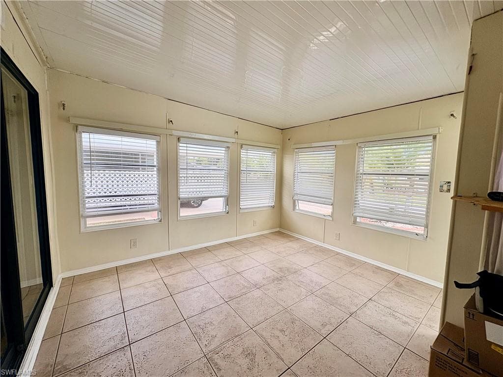 3134 Linwood DR-8